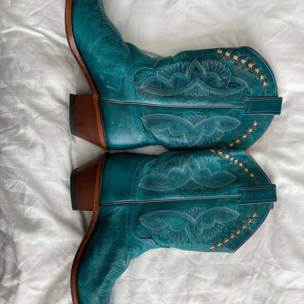 Turquoise Justin Boots size 8